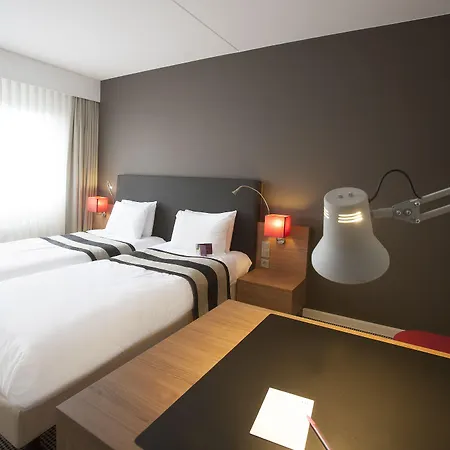 Tribe Den Haag Centraal