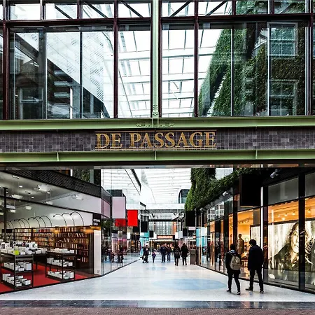 Tribe Den Haag Centraal Hotel